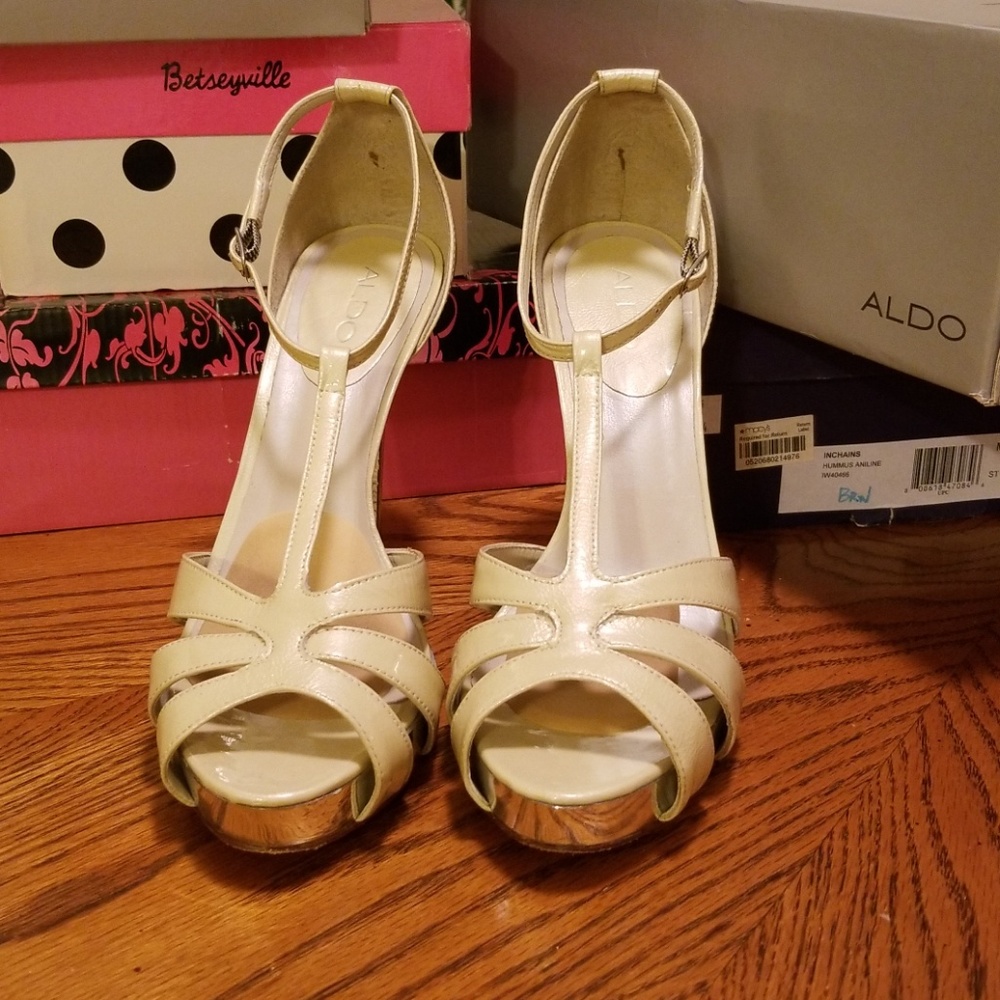 Aldo Beige w/ Silver Heels/Platform Size 10